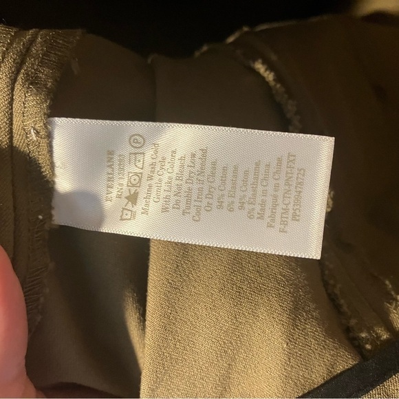 Everlane the Fixed-Waist Stretch Cotton Pant in Olive Green. - Picture 10 of 10